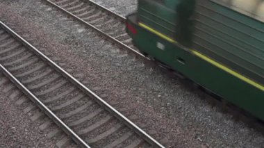 Uzun yük treni tarafından geçen Ukrayna - Ekim 2014