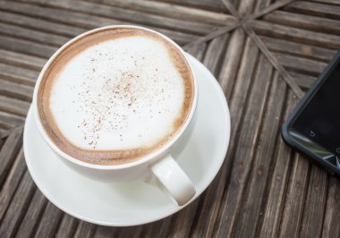 Cappuccino kahve masada 