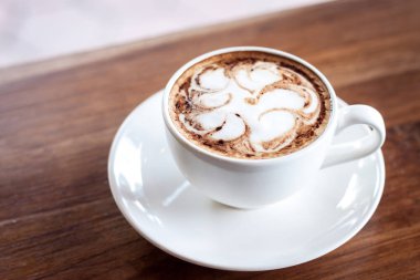 kapuçino Kupası en iyi eski ahşap masa üzerinde