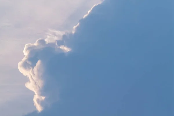 Небо Прекрасные облака Вечный свет — стоковое фото