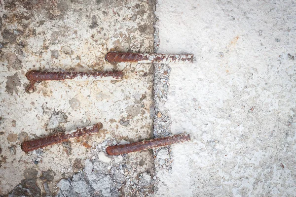 Kat çimento ve demir çekirdek