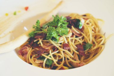 Spaghetti al sugo pomodoro basilico