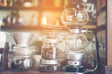 Kafede kahve makinesi