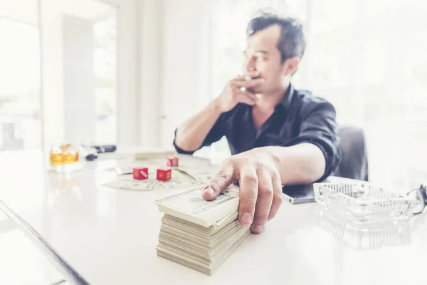 Hand Ontvangen Geld Ons Dollarbiljetten Usd Zakenman Hand Vintage Stijl — Stockfoto