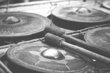 siyah ve beyaz yerel davul