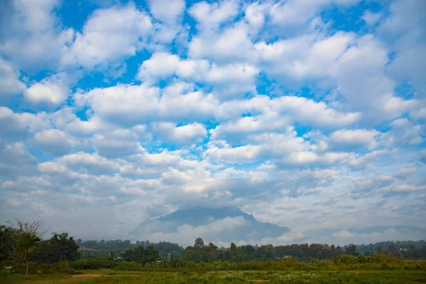 山フィールド 自然地タイ — ストック写真