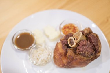 Öğle yemeği yemek için sağlık