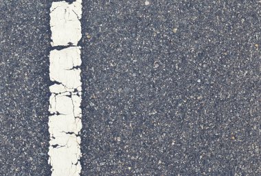 asfalt yol dokulu beyaz şerit ve