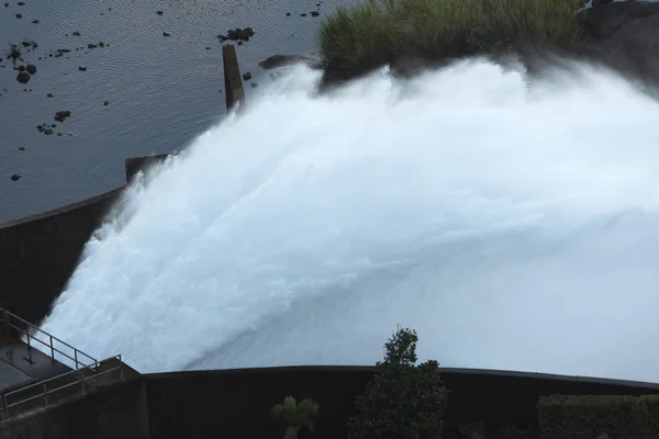 Watergate Noodoverlaat Van Een Grote Dam Nakhonnayok Thailand — Stockfoto