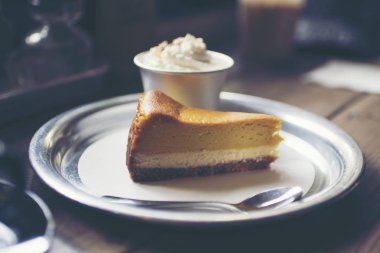 Kahve Cafe, vintage filtre görüntü kremalı pasta