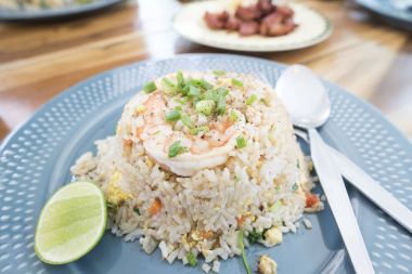 Pirinç ve bitki ile Tayland gıda