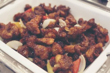 Lezzetli Asya yemeklerinin yakın görüntüsü