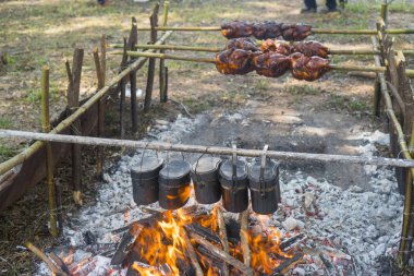 Sahada ızgara Tavuk