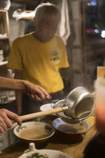 Fukuoka Japão Setembro 2017 Pessoas Que Comem Comida Móvel Yatai — Fotografia de Stock