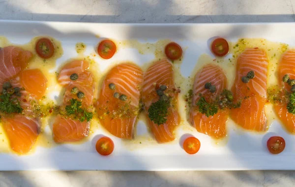 Salmón Ahumado Con Limón Tomate — Foto de Stock