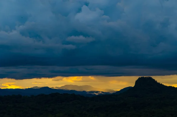 Natureza Paisagem Vista Pôr Sol Sobre Montanha Parque Nacional Tailândia — Fotografia de Stock