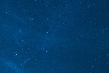 Mavi gökyüzü olan yıldızlar