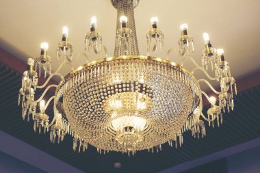 Lüks otellerde güzel avizeler.