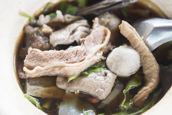 Macarrão Tailandês Com Carne Bovina — Fotografia de Stock