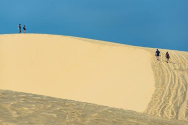MUI Ne - Vietnam, 14 Ocak 2017: Çölde jeep araba MUI ne, 14 Ocak 2017 yılında turist zevk