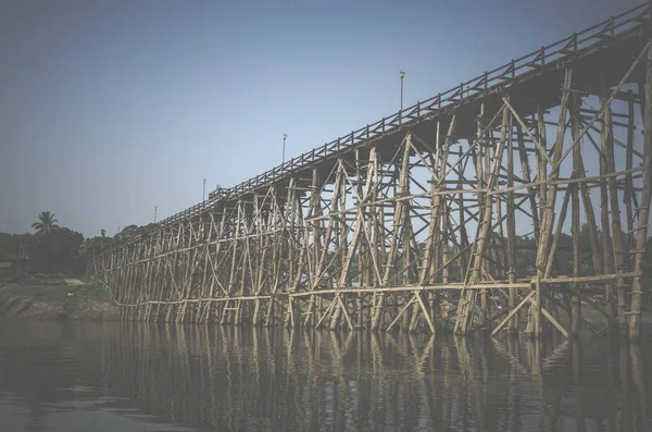 Puente Madera Largo Sangklaburi Tailandia Imagen Filtro Vintage —  Fotos de Stock