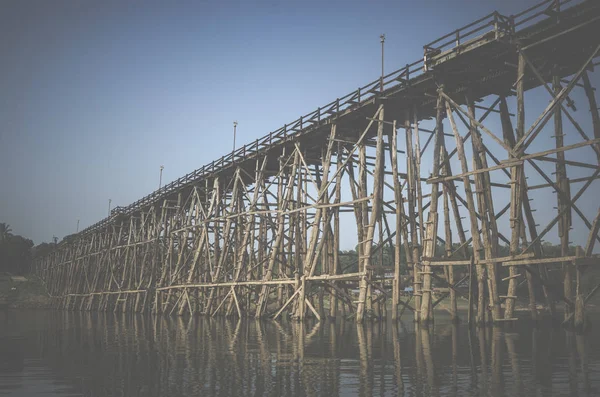 Puente Madera Largo Sangklaburi Tailandia Imagen Filtro Vintage —  Fotos de Stock