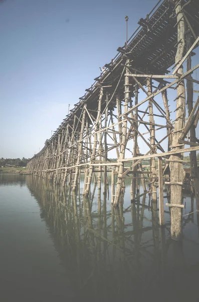 Puente Madera Largo Sangklaburi Tailandia Imagen Filtro Vintage —  Fotos de Stock