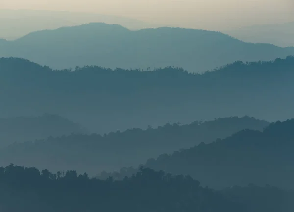 Vista Paisagem Montanhas Nevoeiro — Fotografia de Stock