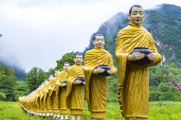 仏像画像タイ 修道院やサン Roi Payathonsu 寺でビルマ スタイル カレン州 ミャンマーの南に — ストック写真