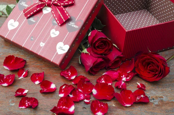Подарункова Коробка Валентина Трояндою Вінтажне Зображення Фільтра — стокове фото