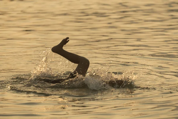 Mui Vietnam Circa January 2016 Vietnamese Teenager Jumping Sea Sunset — Stock Photo, Image