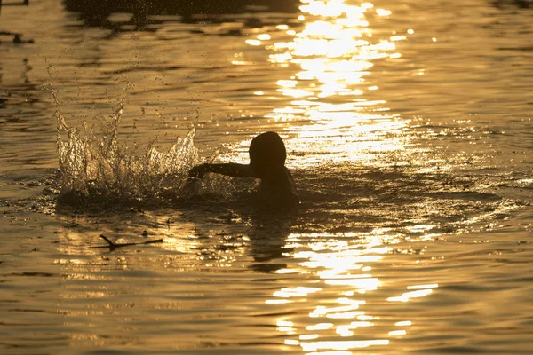 Mui Vietnam Circa Gennaio 2016 Adolescente Vietnamita Che Salta Tramonto — Foto Stock