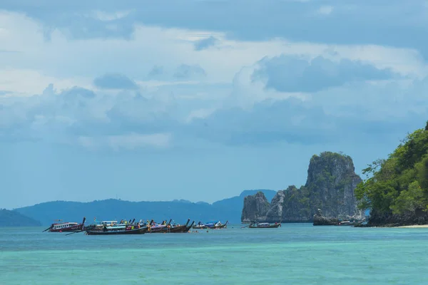 Krabi Thailand Maio 2016 Turistas Desfrutando Bela Praia Milagrosa Água — Fotografia de Stock