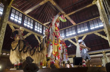 Huay Mae Kamin Şelalesi, sonbahar ormanlarındaki güzel şelale, Kanchanaburi, Tayland
