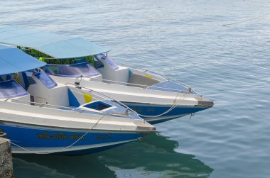 Rayong, Tayland - 2 Ocak - balıkçı teknesi okyanus Rayong, Tayland tarihinde 2 Ocak 2016 üzerinde botla tanımlanamayan Gezgin yolcular ile tanımlanamayan