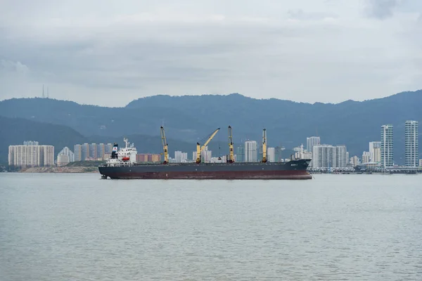 Teherhajó Penang Öbölben Malajzia — Stock Fotó