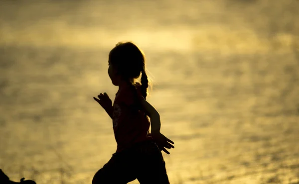 Silhouette Bambina Tramonto — Foto Stock