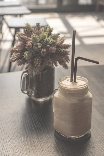 Fresh Smoothie Yogurt Flowers Table — Stock Photo, Image