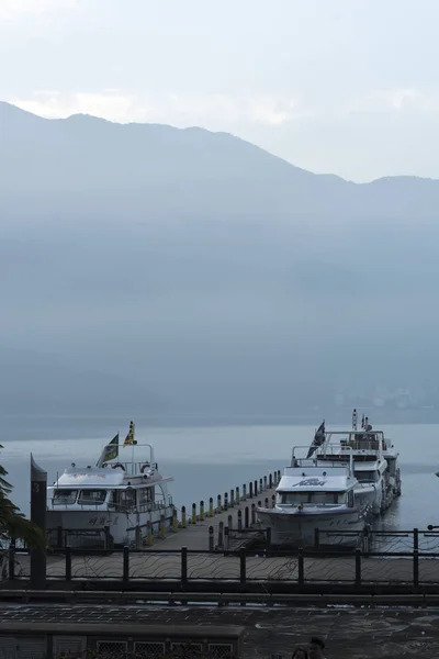 Nantou Taiwan Novembro 2016 Barcos Turísticos Atracando Manhã Tranquila Cais — Fotografia de Stock