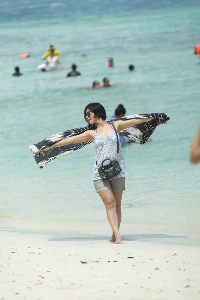 Ilha Koh Tao Tailândia Dezembro 2016 Turistas Cenário Praia Tropical — Fotografia de Stock