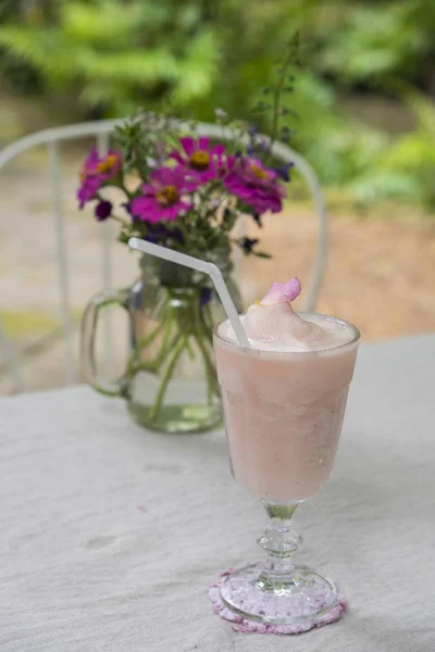 Kuchen Mit Blume Café — Stockfoto