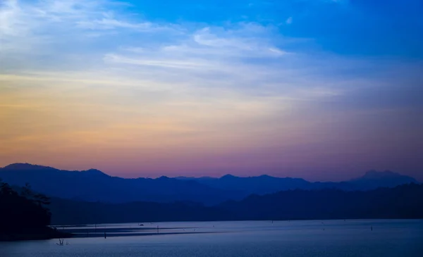Lago Tropical Por Sol Kanchanaburi Tailândia — Fotografia de Stock