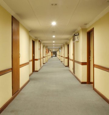 Güzel otel koridor halı ile