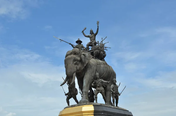 Estátua Elefante Céu Azul Monumento Rei Naresuan Província Suphanburi Tailândia — Fotografia de Stock