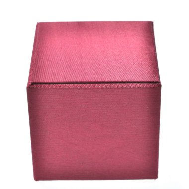 kırmızı bir kutu üzerinde beyaz izole