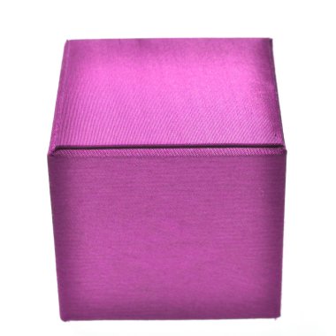 pembe kutu üzerinde beyaz izole