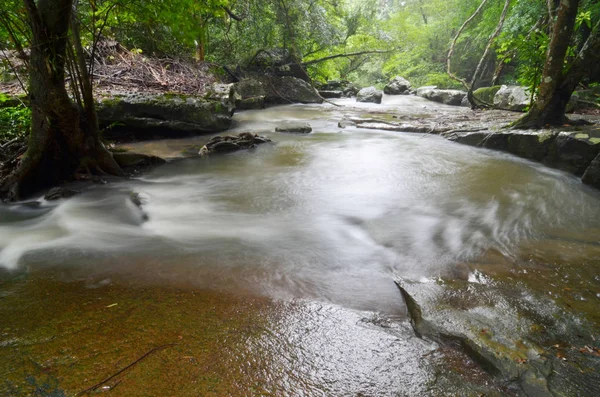 Parte Uma Cachoeira Tomada Com Uma Velocidade Obturador Lenta Para — Fotografia de Stock