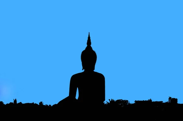 Статуя Чёрного Будды Фоне Голубого Неба — стоковое фото