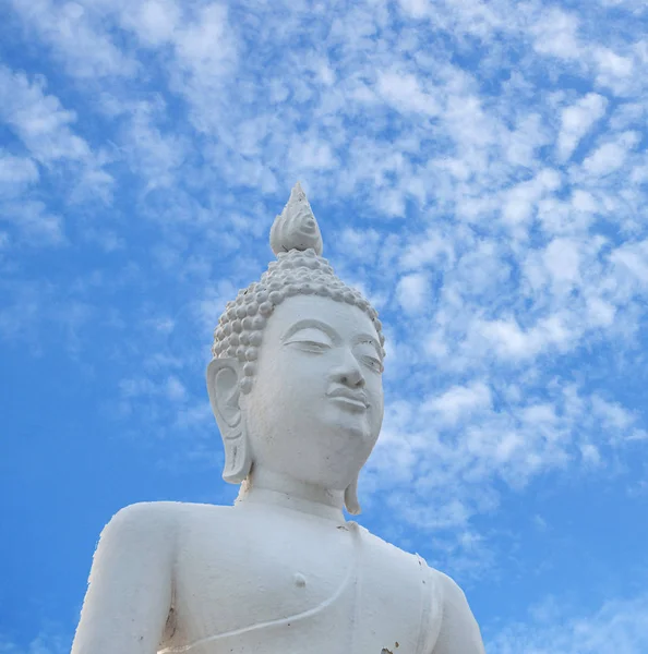 Estatua Buda Blanco Cielo Azul —  Fotos de Stock