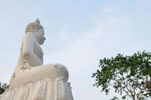 Estátua Buda Branco Céu Azul — Fotografia de Stock